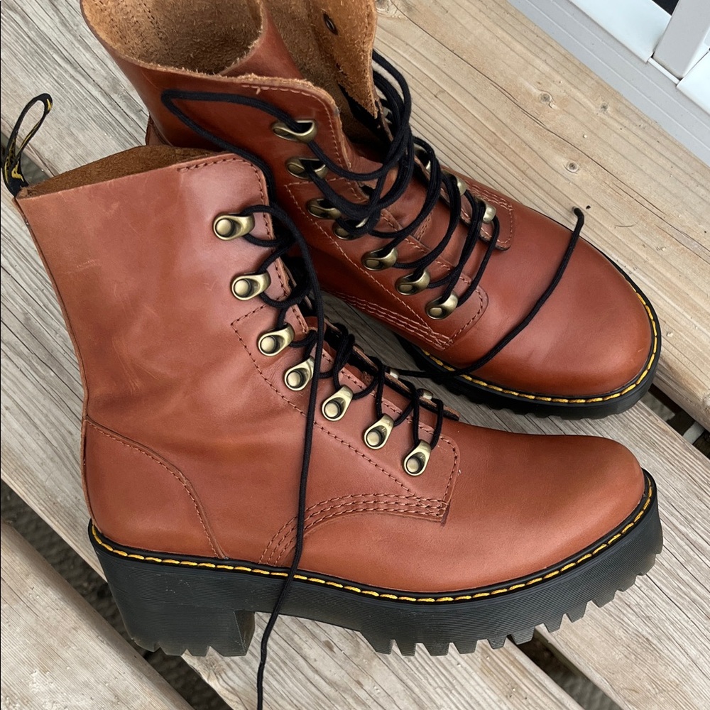 Dr. Martens Leona caramel women’s US9 41